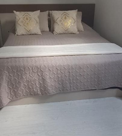 Agreable Chambre Double Avec Salle D'Eau Privative Le Mesnil-Theribus Екстер'єр фото